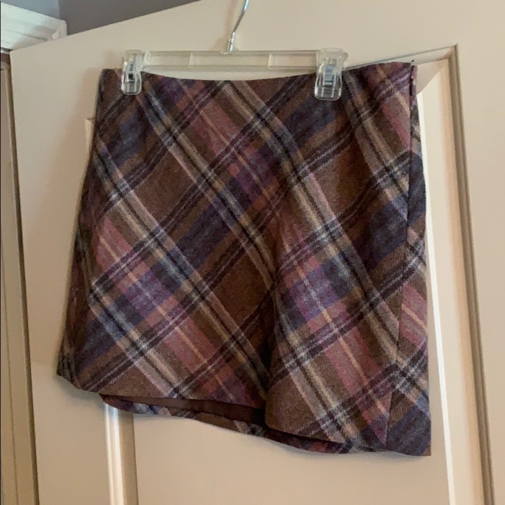 Gap skirt